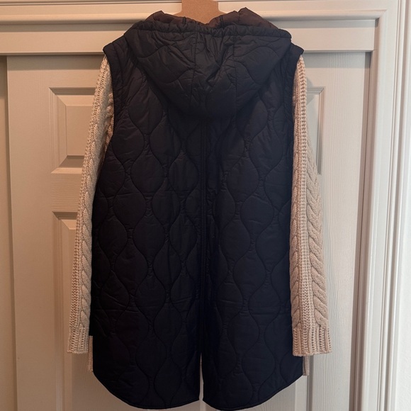 Veronica Beard navy quilted body with cream cable-knit sleeves jacket - Picture 11 of 13